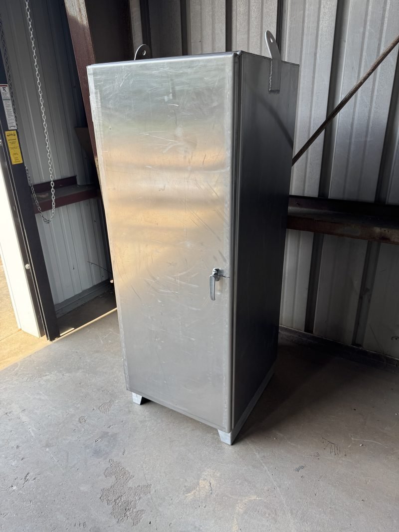 Tall aluminum single door locker