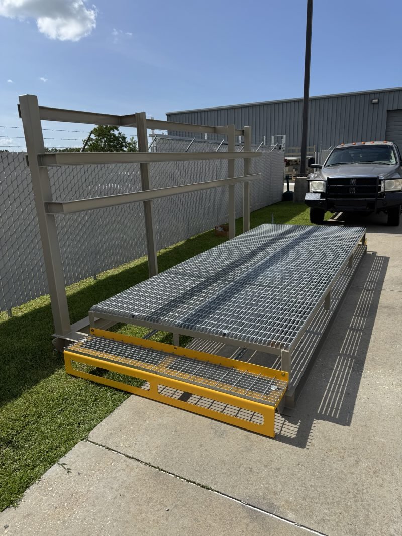Grating walkway frame with a handrail post